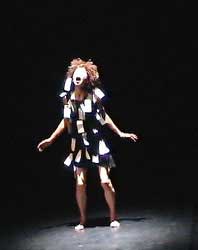 Hiroyo Kitao presenta Chaotic Pregnancy en el Teatro de la Danza