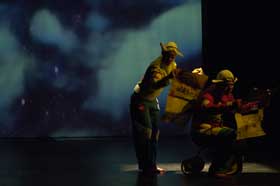 Historias en V planivuelo obra ludica de la compania Triciclo Rojo