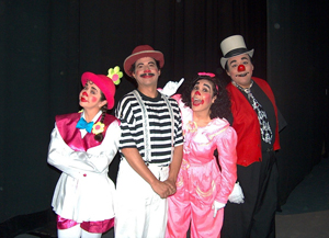 La Trouppe presenta Conciertoâ€¦s aÃ±os en Centro Cultural HelÃ©nico