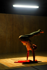 IntÃ©rieur nuit espectÃ¡culo de Jean-Baptiste AndrÃ© se presenta en el Teatro El GaleÃ³n