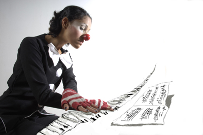 Triciclo Rojo presenta el espectÃ¡culo PatafÃ­sica Radiofonica en Tres cucharadas en el Teatro Legaria