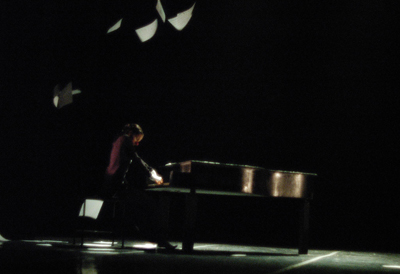 PatafÃ­sica Radiofonica en Tres cucharadas, espectÃ¡culo de Emiliano CÃ¡rdenas se presenta en el Teatro Legaria