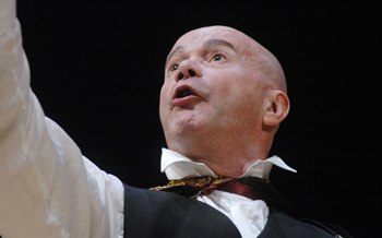 El hombre que fue DrÃ¡cula de Roberto Coria se presenta en el Teatro Juan Ruiz de AlarcÃ³n