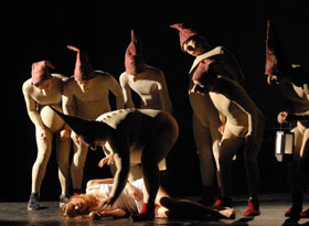 Teatro Mladinsko invitado del XXXV Festival Internacional Cervantino bajo la direcciÃ³n de Vito Taufer presentÃ³ Blanca Nieves y los siete enanos