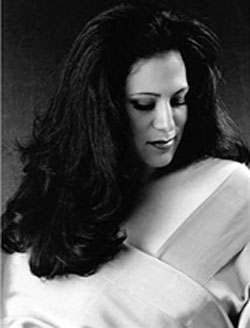 Olivia Gorra interpreta Lucia De Lammermoor, obra que presenta la CompaÃ±Ã­a Nacional de Opera en Bellas Artes