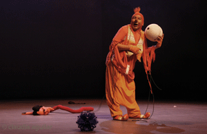 La bola risa, puesta en escena infantil de Aziz Gual se presenta en el Teatro Julio Castillo