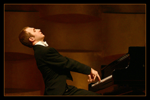 Alexander Gavrylyuk se presenta en el ciclo Grandes pianistas en la Sala NezahualcÃ³yotl 2008