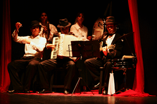 TeatroSinParedes presenta Un rico, tres pobres en el Teatro La Capilla TeatroSinParedes presenta Un rico, tres pobres en el Teatro La Capilla