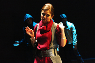Resonancias, escrita y dirigida por Héctor Mendoza, llevada a escena por un grupo de actores de la Facultad de FilosofÃa y Letras, se presenta en el en el Teatro Santa Catarina, febrero 2010 Resonancias, escrita y dirigida por Héctor Mendoza, llevada a escena por un grupo de actores de la Facultad de FilosofÃa y Letras, se presenta en el en el Teatro Santa Catarina, febrero 2010