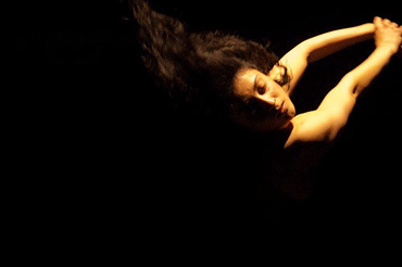 Roxana Valdez presenta la coreografÃa Resonancia en la 5ta. Muestra de las Artes Escénicas de la Ciudad de México, noviebre 2010 Roxana Valdez presenta la coreografÃa Resonancia en la 5ta. Muestra de las Artes Escénicas de la Ciudad de México, noviebre 2010