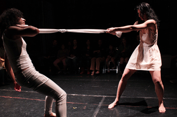 Salas de Urgencia, presenta la pieza dancÃstica Wakaranai, una creación de Aladino Blanco, en la 5ta. Muestra de Artes Escénicas de la Ciudad de México, noviembre 2010 Salas de Urgencia, presenta la pieza dancÃstica Wakaranai, una creación de Aladino Blanco, en la 5ta. Muestra de Artes Escénicas de la Ciudad de México, noviembre 2010