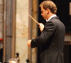 Carlos Miguel Prieto dirige a la Orquesta Filarmónica de la UNAM, Segunda Temporada 2011. Sala Nezahualcóyotl del Centro Cultural Universitario, junio 2011 Carlos Miguel Prieto dirige a la Orquesta Filarmónica de la UNAM, Segunda Temporada 2011. Sala Nezahualcóyotl del Centro Cultural Universitario, junio 2011