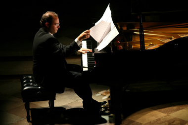 Mauricio Náder… celebra 35 años de grandes éxitos en el Alcázar del Castillo de Chapultepec. Mexico, noviembre 2011 Mauricio Náder… celebra 35 años de grandes éxitos en el Alcázar del Castillo de Chapultepec. Mexico, noviembre 2011