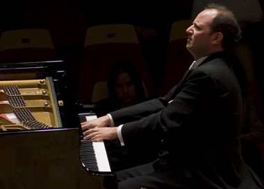 Mauricio Náder… celebra 35 años de grandes éxitos en el Alcázar del Castillo de Chapultepec. Mexico, noviembre 2011 Mauricio Náder… celebra 35 años de grandes éxitos en el Alcázar del Castillo de Chapultepec. Mexico, noviembre 2011