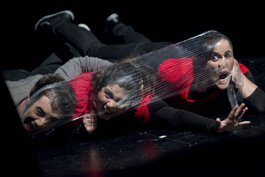 La Mordiente Teatro presentó Crack! La rebelión de las lágrimas, obra de Pedro Lanzas en la XXIX Edición del Festival de Teatro de Málaga, febrero 2012 La Mordiente Teatro presentó Crack! La rebelión de las lágrimas, obra de Pedro Lanzas en la XXIX Edición del Festival de Teatro de Málaga, febrero 2012